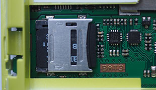 Micro SD Karte: Schließen der Halterung